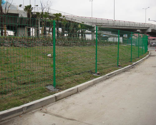 公路護欄網在遭受損壞后應如何進行修復？